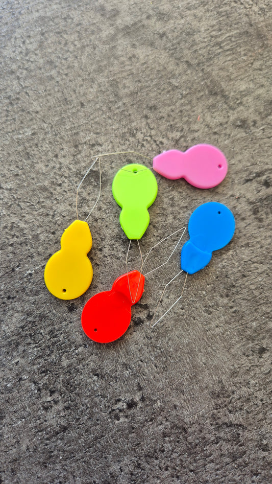 Nadeleinfädler - 5 Stück - bunt