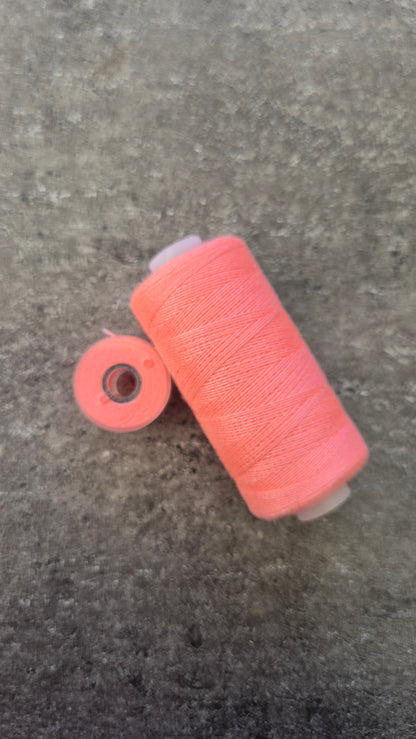 Fil à coudre avec bobine - différentes couleurs