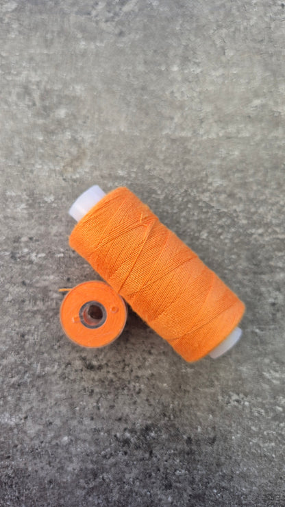 Fil à coudre avec bobine - différentes couleurs