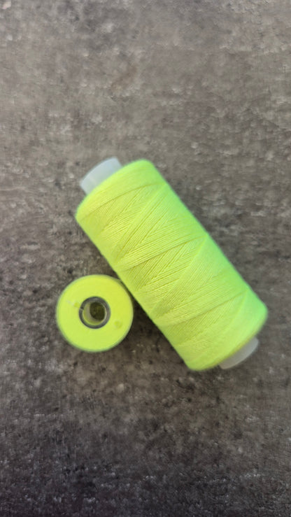 Fil à coudre avec bobine - différentes couleurs