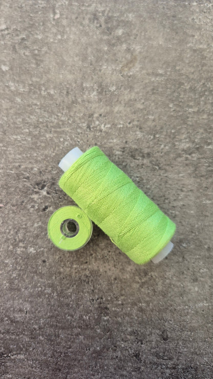 Fil à coudre avec bobine - différentes couleurs