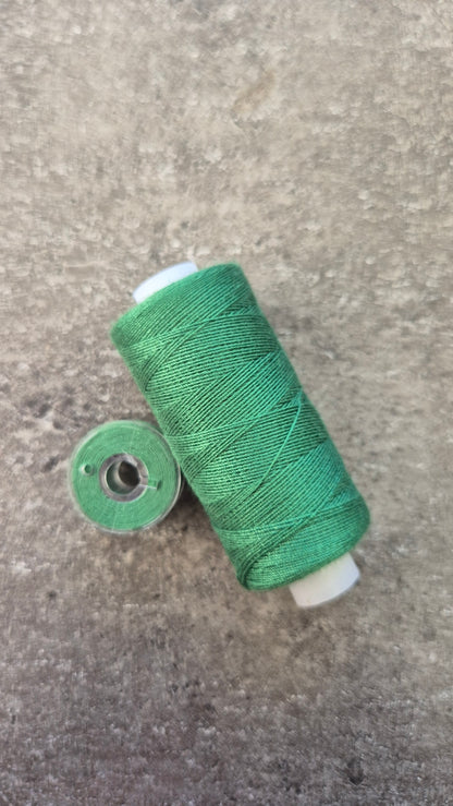 Fil à coudre avec bobine - différentes couleurs