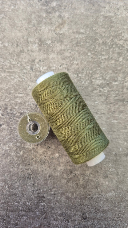 Fil à coudre avec bobine - différentes couleurs