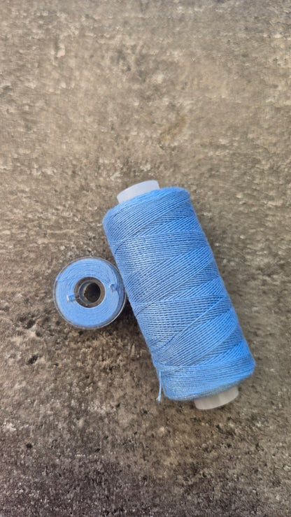 Fil à coudre avec bobine - différentes couleurs