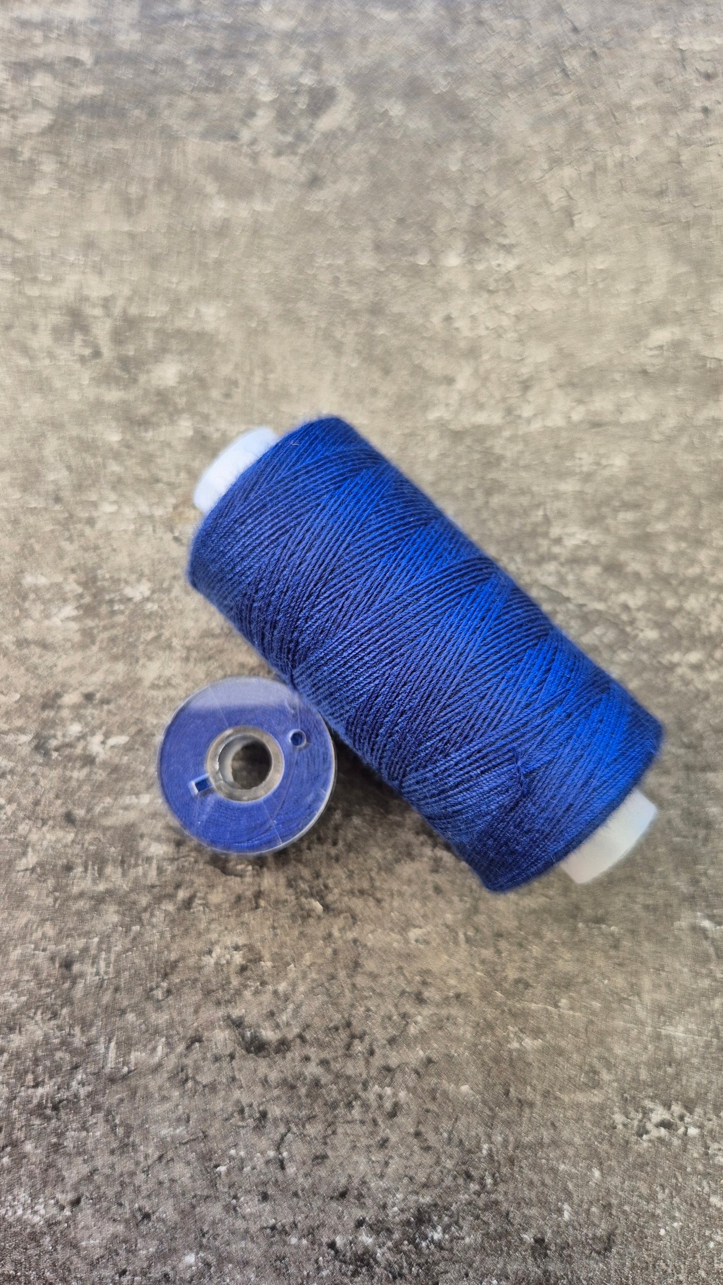 Fil à coudre avec bobine - différentes couleurs