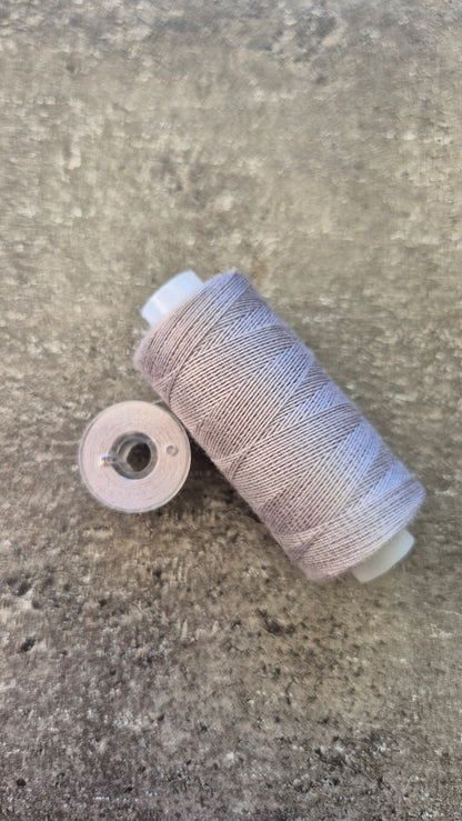 Fil à coudre avec bobine - différentes couleurs