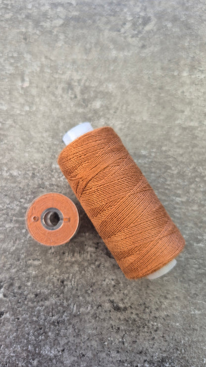 Fil à coudre avec bobine - différentes couleurs