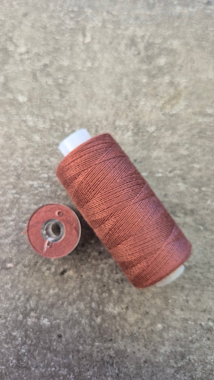 Fil à coudre avec bobine - différentes couleurs